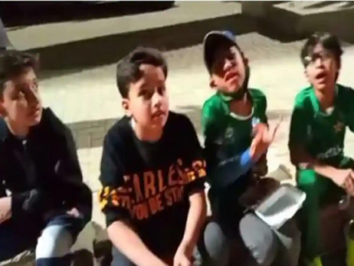 VIDEO: 'क्रिकेट के दीवाने' बच्चों को नहीं मिली एंट्री, तो पाकिस्तान के खिलाफ ही करने लगे नारेबाजी