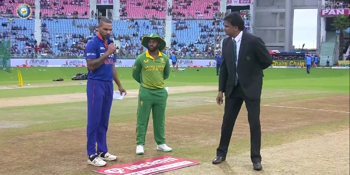 IND vs SA: बारिश से देरी के बीच अंपायर वीरेंद्र शर्मा ने भारतीय खिलाड़ियों से लिए मजे, ठहाके मार उछल...