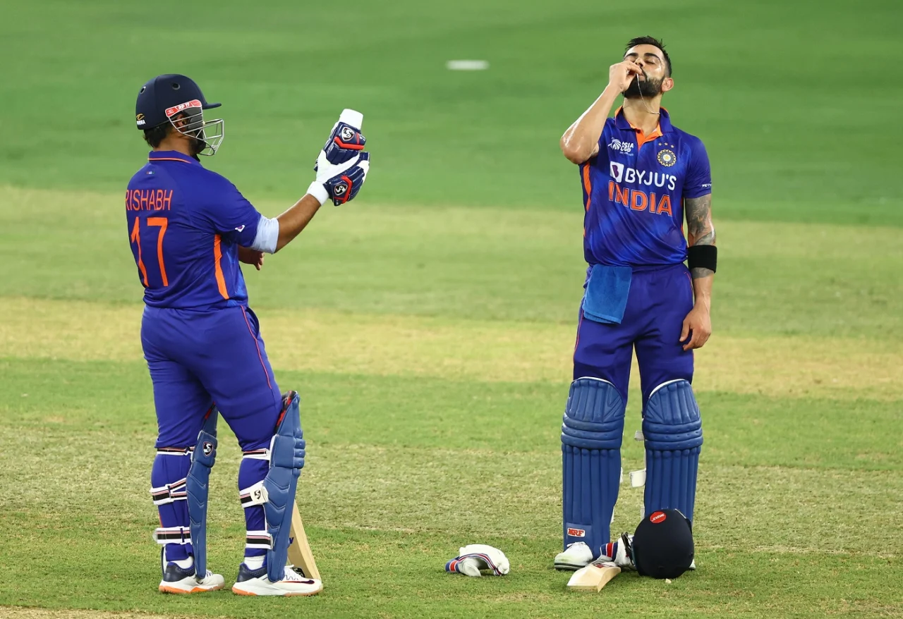 विराट कोहली ने 1021 दिनों के बाद खत्म किया शतकों का सूखा, सिर्फ 52 गेंदों में जड़ा 71वां सैंकड़ा