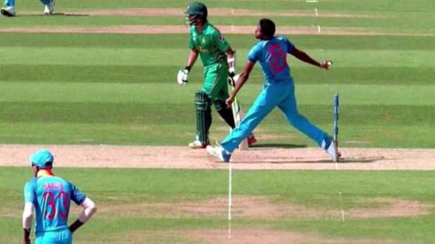 PSL 2018: अपनी हरकतों से बाज नहीं आ रहा हा पाकिस्तान, भारत के स्टार खिलाड़ी जसप्रीत बुमराह का उड़ाया P...