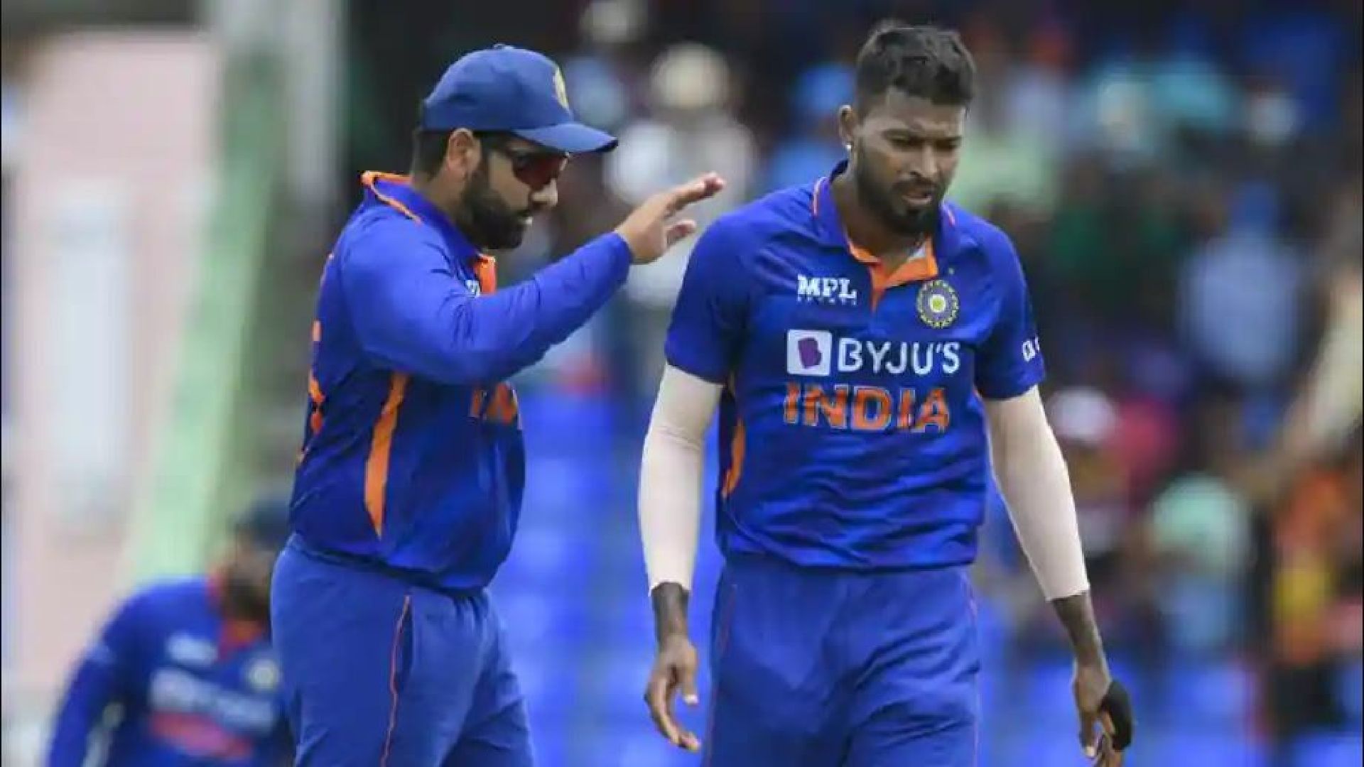 'पिटाऊ' भुवनेश्वर कुमार से अच्छा 19वां ओवर फेंक सकते हैं ये 3 गेंदबाज, नंबर-2 पर है भारत का सबसे बड़ा...