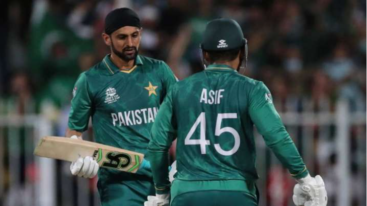 PAK vs AUS: सेमीफाइनल मुकाबलें से पहले पाकिस्तान को लगा बड़ा झटका, ये दो बड़े खिलाड़ी हो सकते हैं मुकाब...
