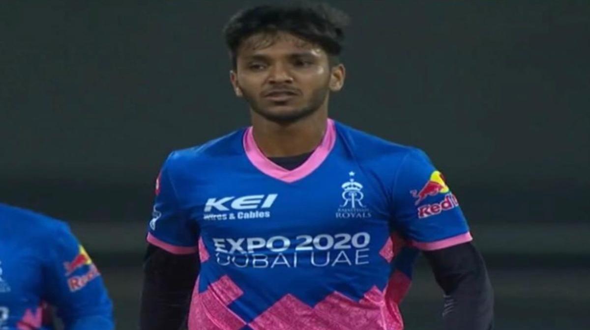 अस्पताल में भर्ती पिता से मिलने पहुंचे चेतन सकारिया, IPL 2021 बंद करने की मांग करने वालो पर बोले