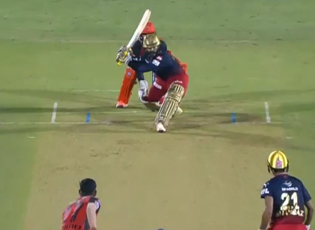 Dinesh Karthik Wicket vs SRH