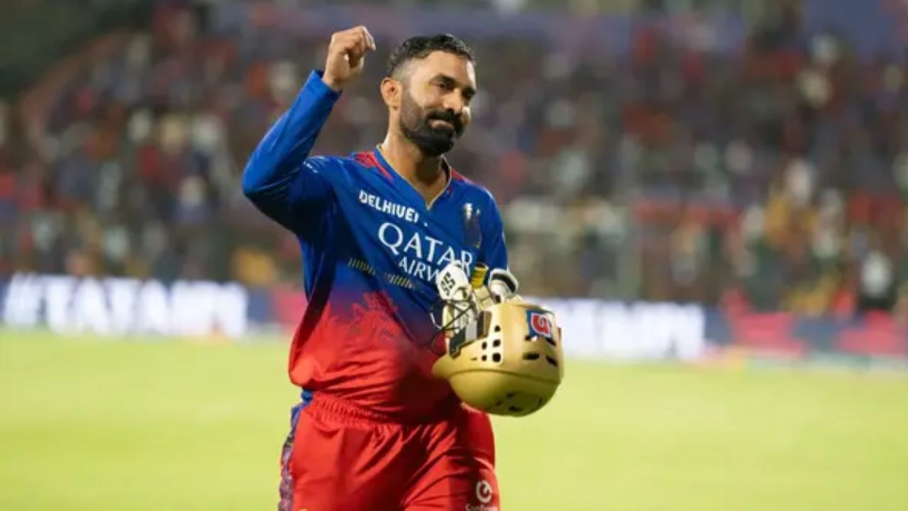 बड़ी खबर: RCB छोड़ 5 बार की चैंपियन टीम में जाने वाले हैं Dinesh Karthik, कप्तान के साथ बातचीत हुई लीक