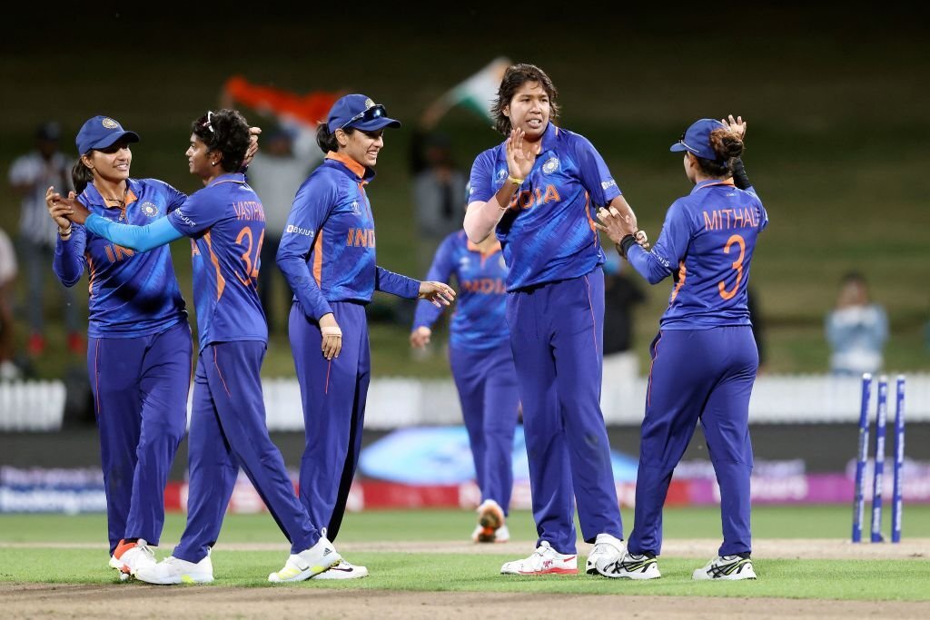 मिताली राज के बाद झूलन गोस्वामी लेंगी क्रिकेट करियर से संन्यास! जानिए भारत के लिए कब खेलेंगी अपना आख...