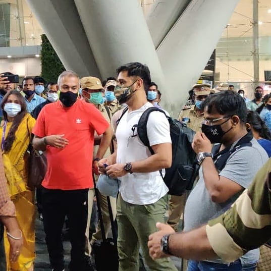 IPL 2021: यूएई लेग के लिए चेन्नई पहुंचे महेंद्र सिंह धोनी, तस्वीरें आईं सामने
