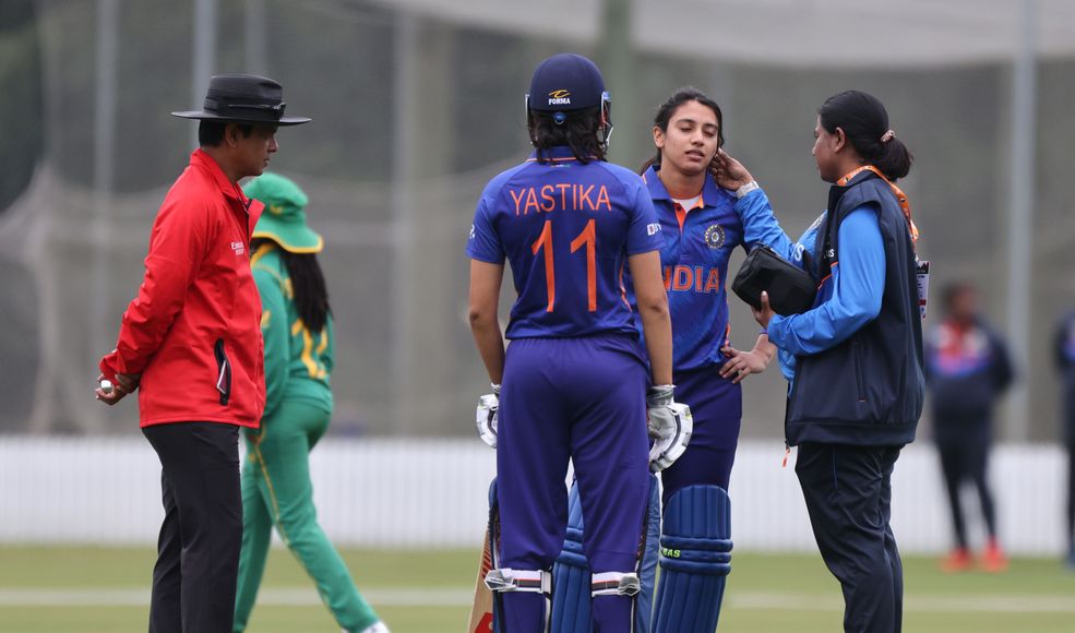 Smriti Mandhana की चोट ने बढ़ाई टीम इंडिया की चिंता, क्या पाकिस्तान के खिलाफ मैच से पहले हो पाएंगी फ...