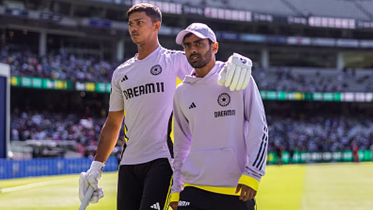 Gill Captain Yashasvi KL Rahul Rishabh Pant Bumrah Kuldeep 18 Member Team India Appeared For The Oval Test 1 Gill Captain Yashasvi KL Rahul Rishabh Pant Bumrah Kuldeep 18 Member Team India Appeared For The Oval Test 1