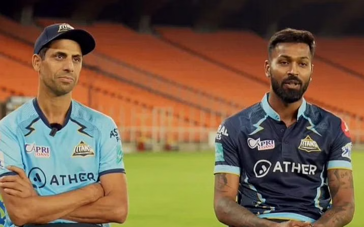 IPL 2022 : GT के ट्रॉफी जीतते ही टीम कोच Ashish Nehra ने रच दिया इतिहास, बने ऐसा करने वाले पहले भारत...