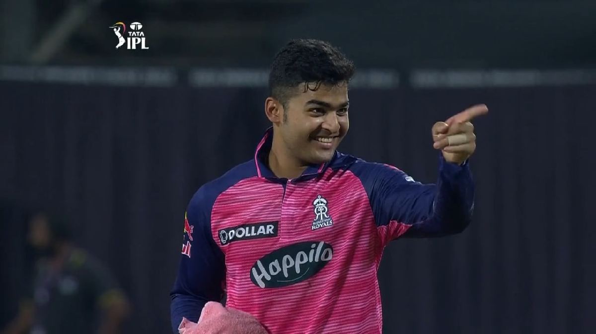 IPL 2022 records 50 plus runs and 4 catches in same match riyan parag kallis and gilchrist
