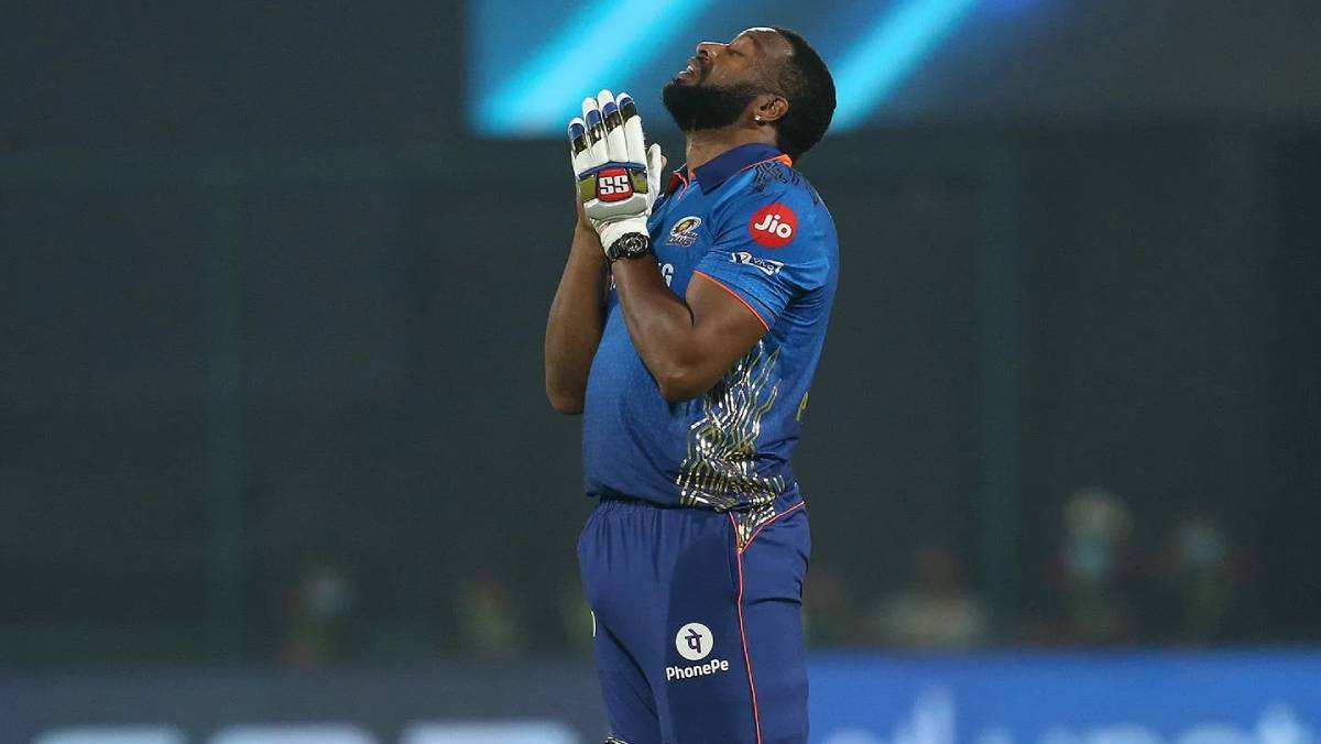 गुलाटी मार इस युवा खिलाड़ी ने Kieron Pollard के छक्के को किया Catch में तब्दील, VIDEO हुआ वायरल