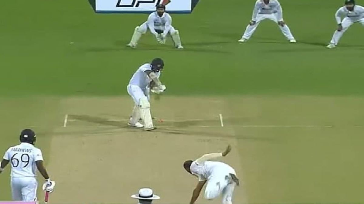 Mohammed Shami Clean Bowled Dimuth Karunaratne Video-IND vs SL