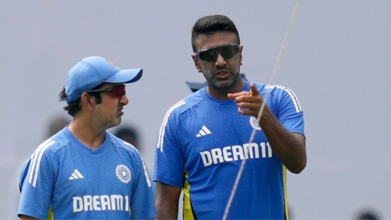 R Ashwin 1 R Ashwin 1