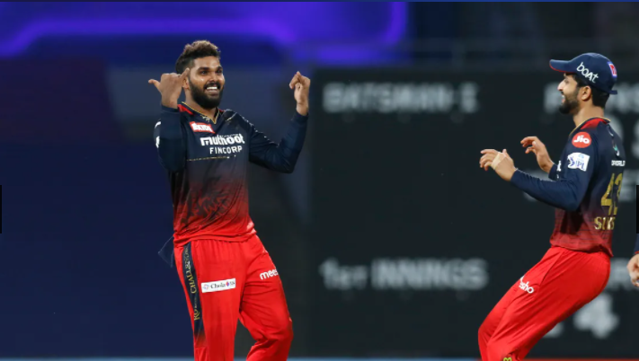 Wanindu Hasaranga - IPL 2022 Orange Purple Cap Updates 49th Match