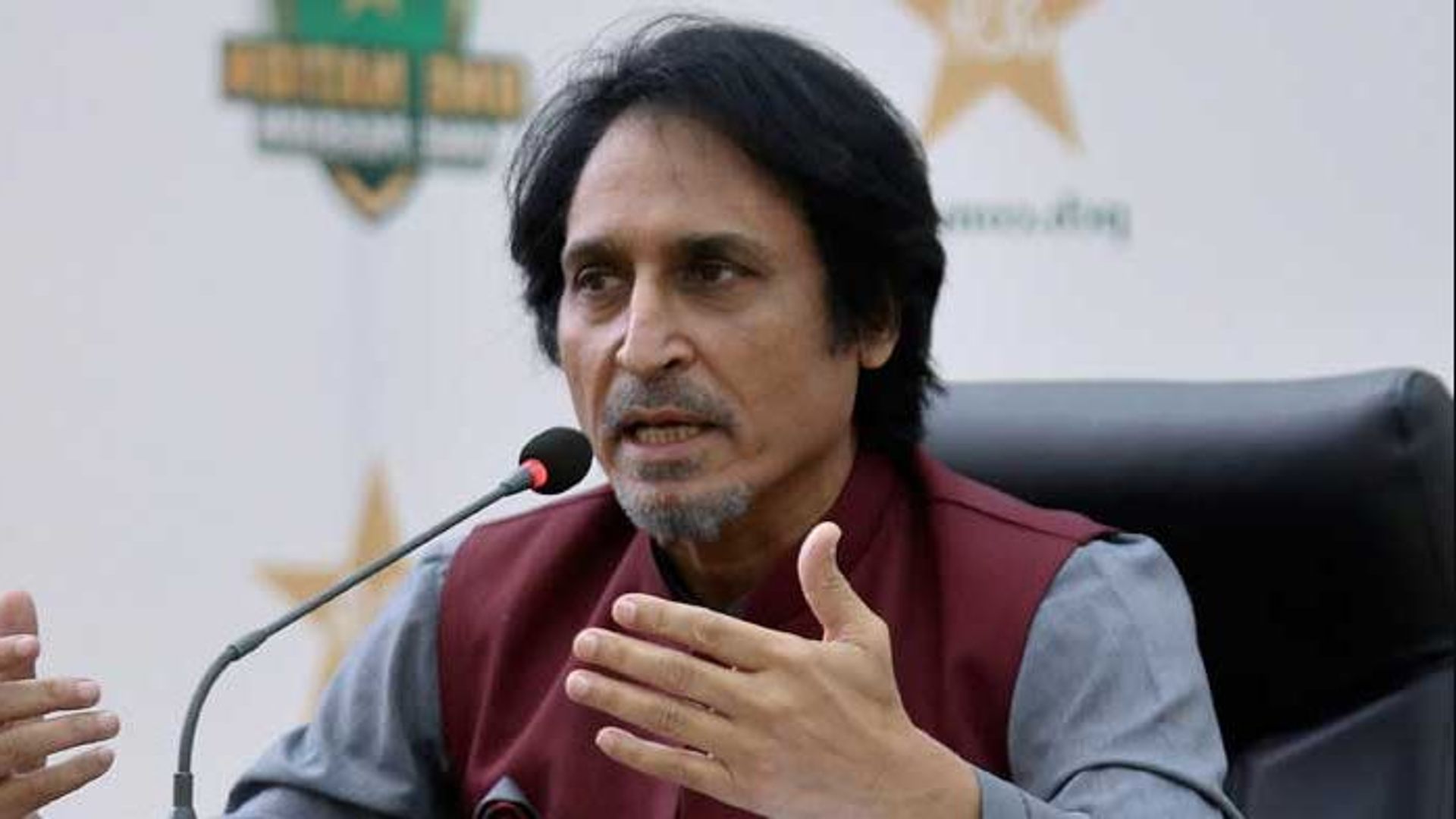 "PCB का सो कॉल्ड चीफ रमीज राजा", जिम्बाब्वे के खिलाफ मिली करारी हार के बाद भड़के मोहम्मद आमिर, पीसीब...