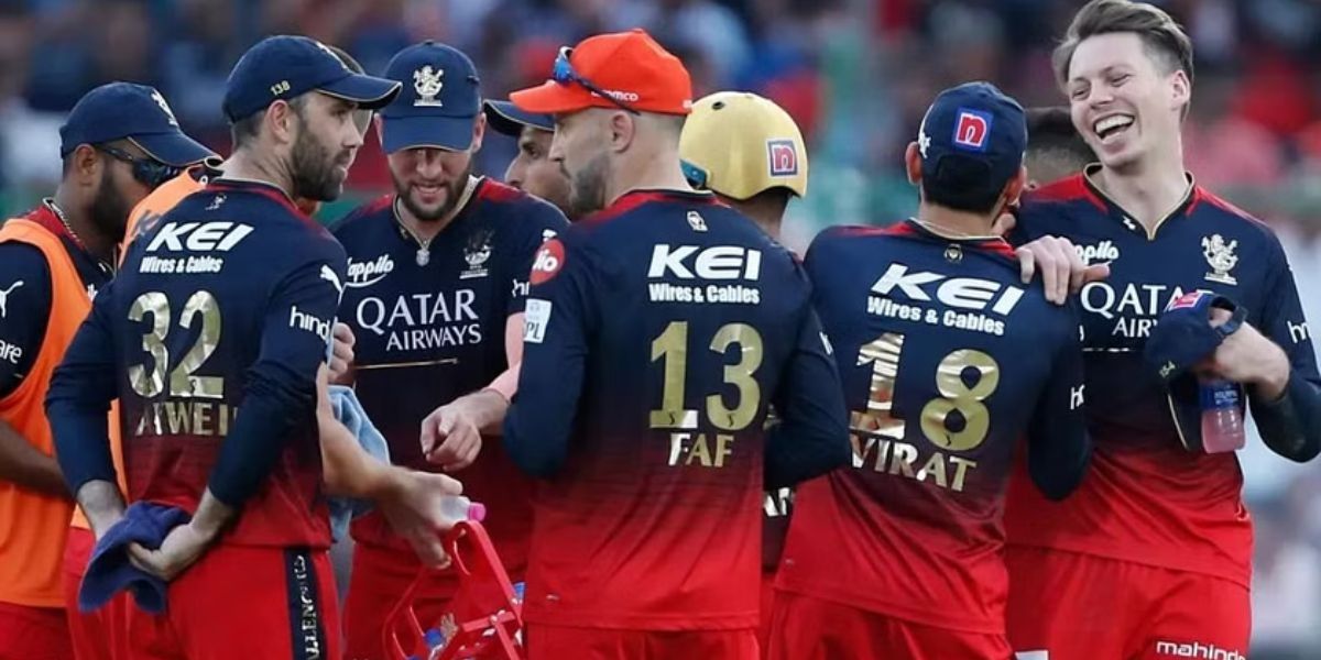 RCB के 8वें नंबर के गेंदबाज ने रणजी में बल्ले से खेली रनों की होली, सिर्फ इतनी गेंदों में फिफ्टी ठोक...