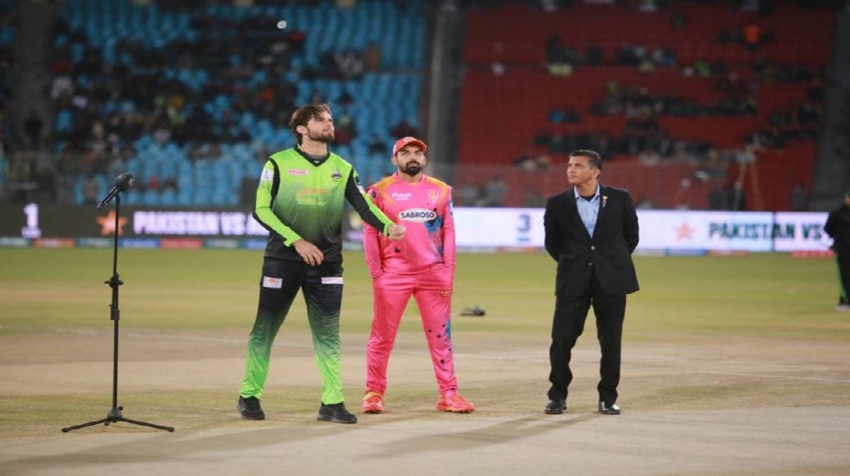 Shadab Khan and Shaheen Afridi funny Video during Toss In PSL