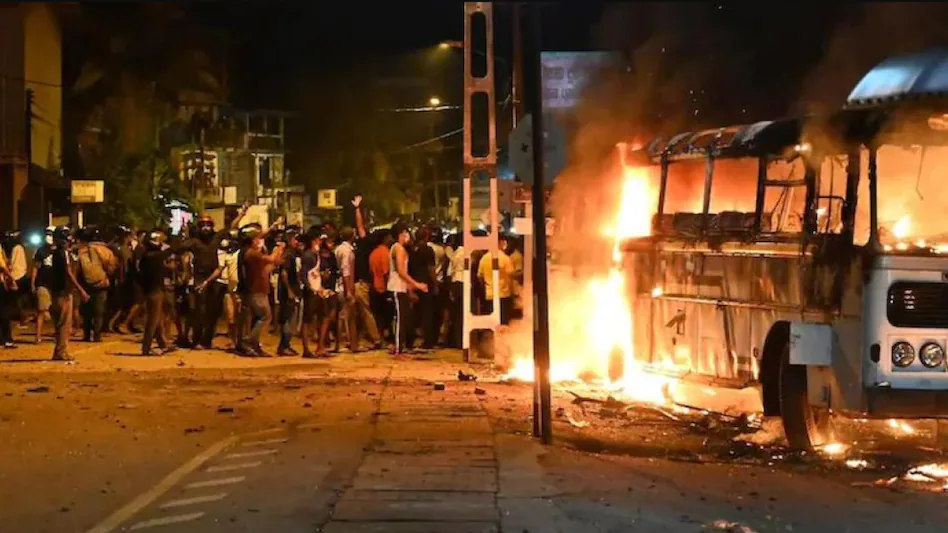 'मैं श्रीलंका में आपातकालीन कानून और कर्फ्यू देखकर दुखी हूं', जयवर्धने से नहीं देखी जा रही अपने देश...