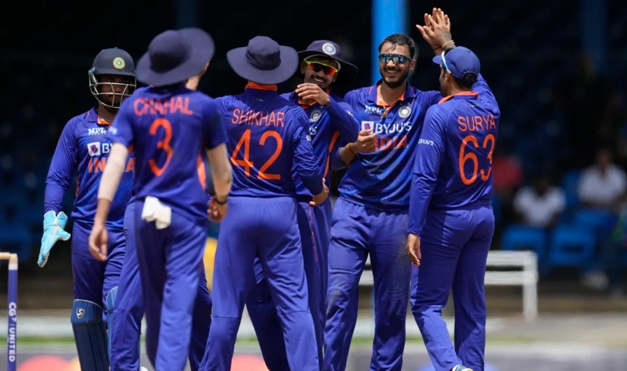 WI vs IND : टीम इंडिया ने टॉस जीतकर चुनी बल्लेबाजी, शिखर धवन ने किया आवेश खान को प्लेइंग-XI से बाहर