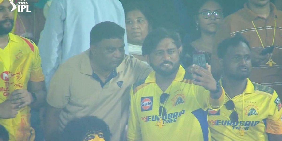 CSK vs RR मुकाबले में आया MS Dhoni का हमशक्ल CSK vs RR मुकाबले में आया MS Dhoni का हमशक्ल