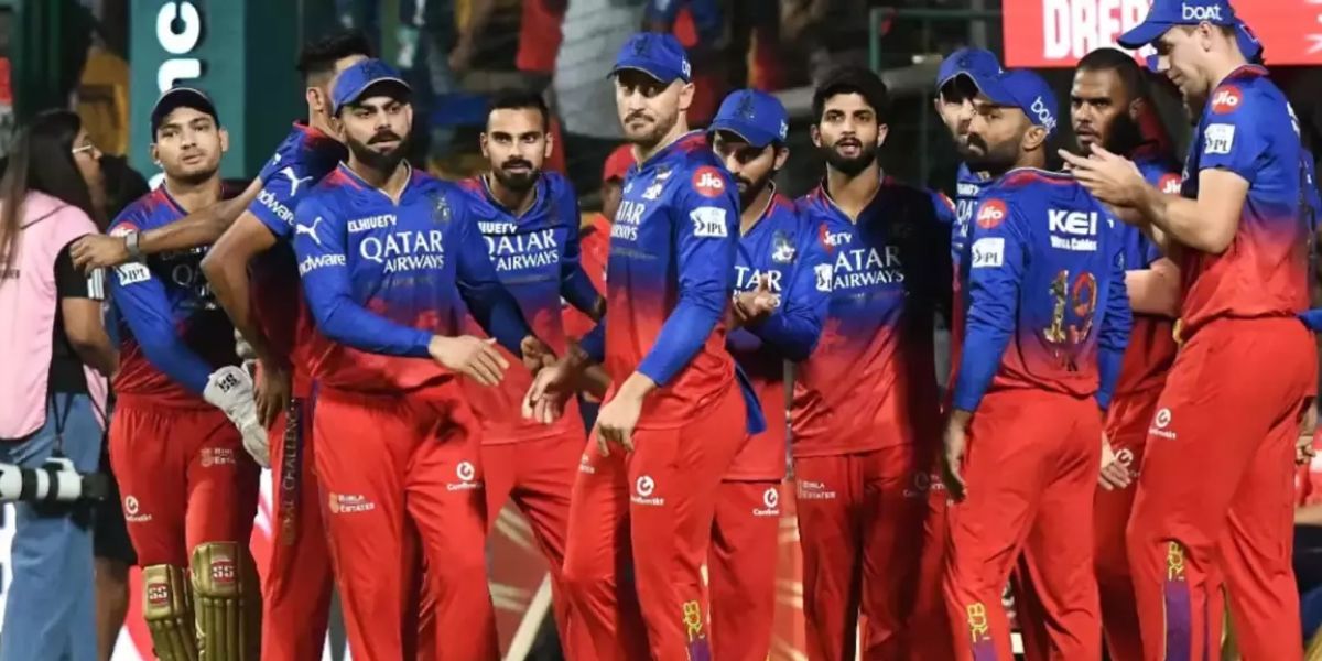 आरसीबी 17 अंकों के साथ पॉइंट्स टेबल पर पहले स्थान पर पहुंच गई है. लेकिन, प्लेऑफ में पहुंचने के लिए उनके नाम के आगे अभी Q नहीं लगा है. चलिए आपको बताते उसे पाने के लिए क्या करना होगा ? आरसीबी 17 अंकों के साथ पॉइंट्स टेबल पर पहले स्थान पर पहुंच गई है. लेकिन, प्लेऑफ में पहुंचने के लिए उनके नाम के आगे अभी Q नहीं लगा है. चलिए आपको बताते उसे पाने के लिए क्या करना होगा ?