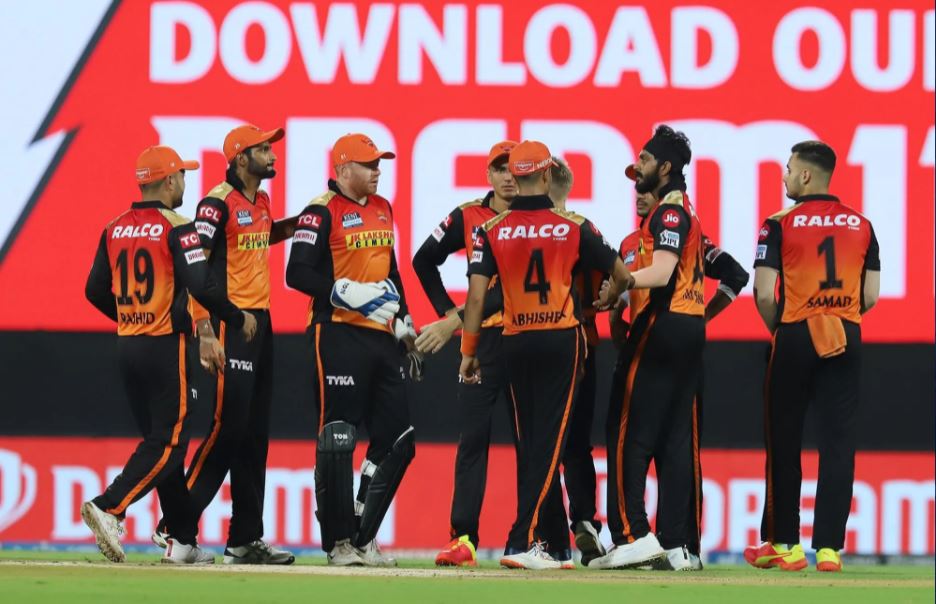 MI vs SRH: लगातार तीसरी हार के बाद भड़क गये डेविड वार्नर, इन्हे ठहराया हार के लिए जिम्मेदार