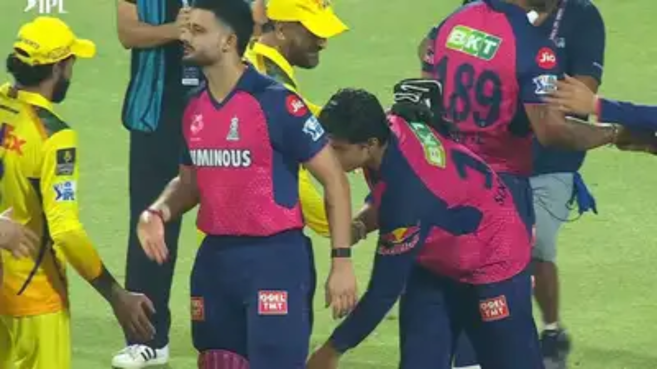 Vaibhav Suryavanshi Bows Down To MS Dhoni On Last Game Of Rajasthan Royals In IPL 2025 1 Vaibhav Suryavanshi Bows Down To MS Dhoni On Last Game Of Rajasthan Royals In IPL 2025 1