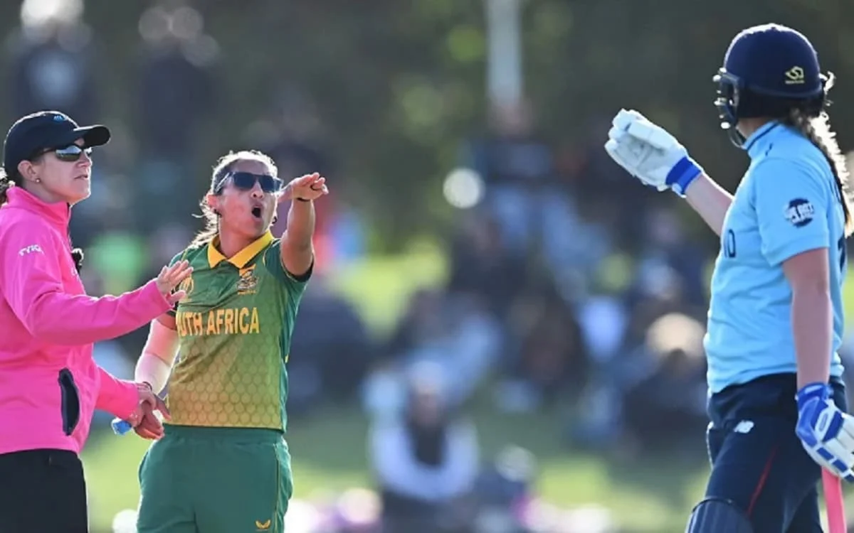 Sophie Ecclestone- Shabnim Ismail