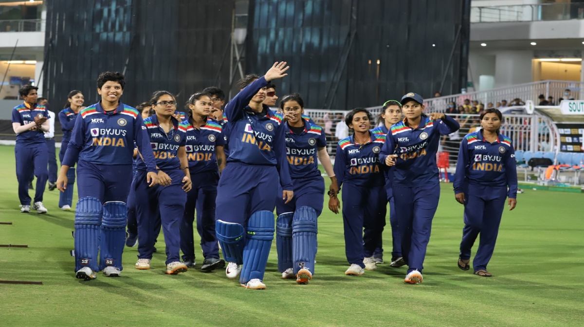 महिला टीम के कोच के लिए 8 नामों को किया गया शॉर्टलिस्ट, रेस में 4 पूर्व महिला खिलाड़ी भी