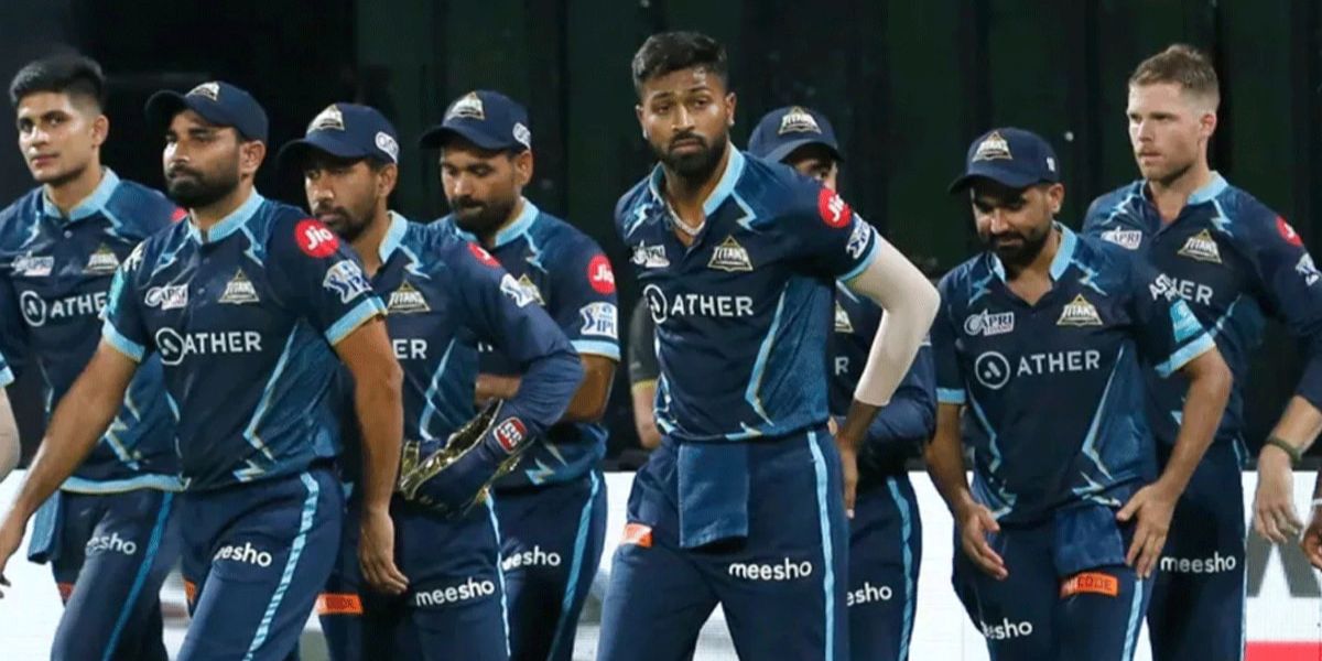 IPL 2024 से पहले गुजरात को एक और बड़ा झटका, ये तूफानी गेंदबाज अचानक हुआ बाहर, रिप्लेसमेंट का हुआ ऐला...