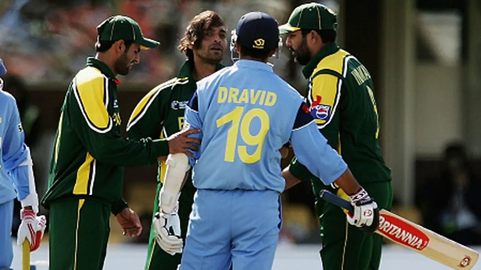 Shoaib Akhtar and Rahul Dravid