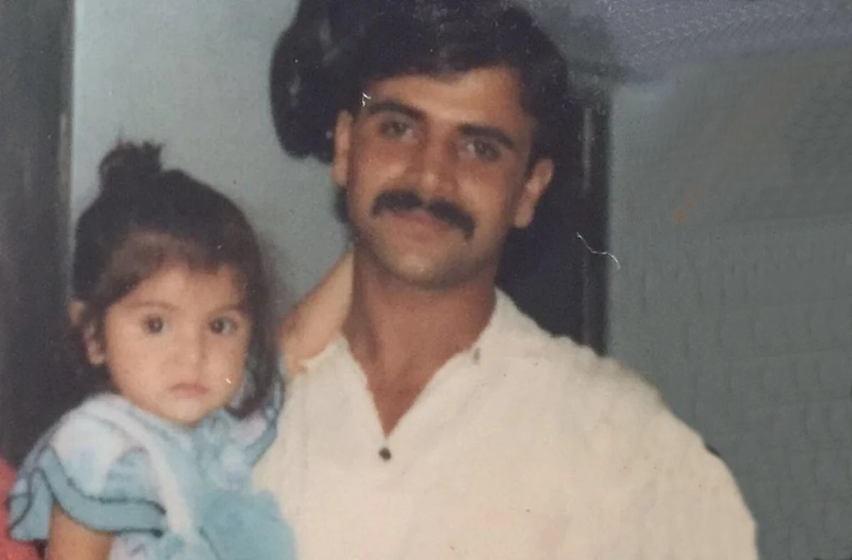Virat Kohli's Wife Anushka Sharma Childhood Picture With Her Father
