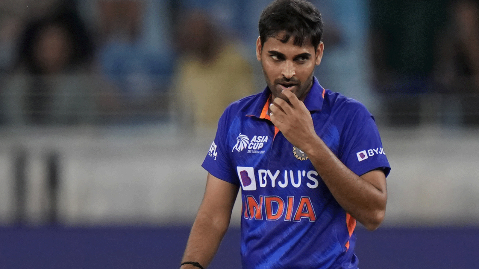 Bhuvneshwar Kumar के क्रिकेट करियर पर ग्रहण बने यह 4 घातक गेंदबाज़, जल्द ही ले सकते सकते हैं टीम में...