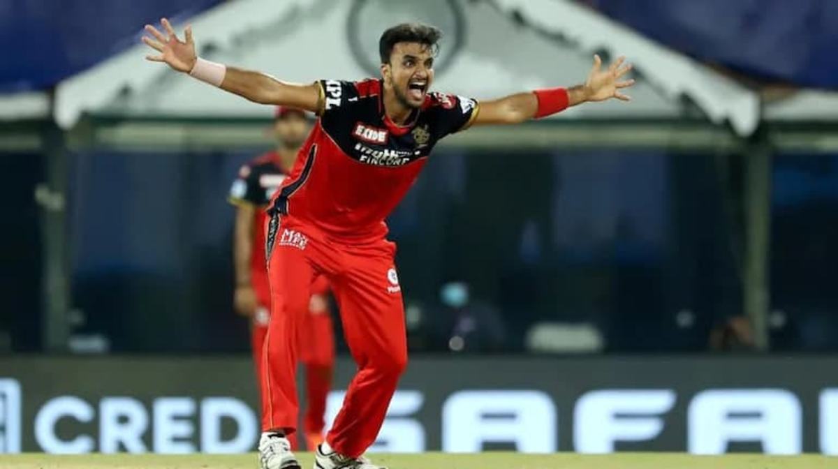 SRH vs RCB: पर्पल कैप की रेस में हर्षल पटेल आए सबसे आगे, अभी भी ऑरेन्ज कैप पर है केकेआर का दबदबा