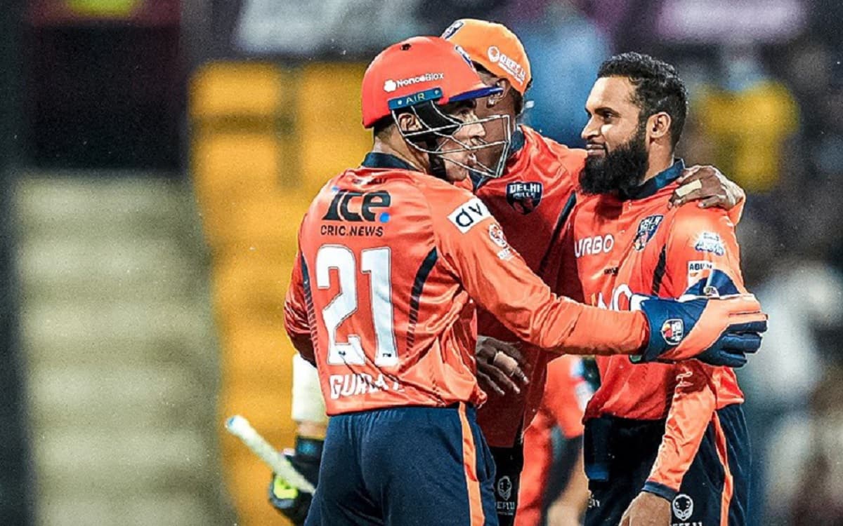 T10 league Abu Dhabi: Adil Rashid ने हैट्रिक विकेट लेकर दिल्ली बुल्स को दिलाई जीत, दिग्गजों की इस लि...