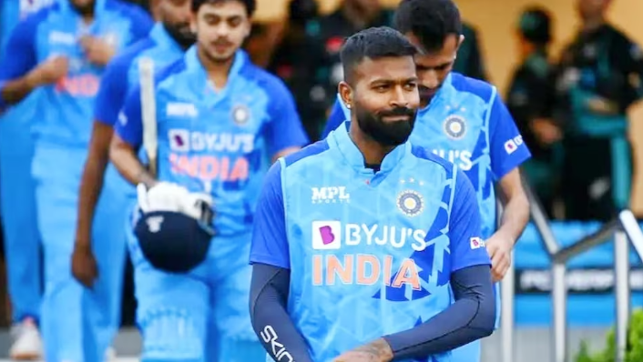 हार्दिक की टीम में इन 2 खिलाड़ियों की शुरू हो चुकी है उलटी गिनती, दोनों खिलाड़ी है रोहित के खास