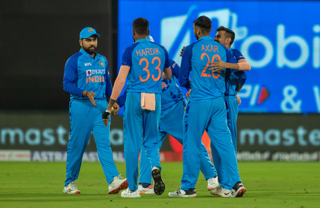 MS Dhoni, विराट कोहली या रोहित शर्मा, T20 फॉर्मेट में किसकी कप्तानी में है सबसे ज्यादा दम, आंकड़ों से...