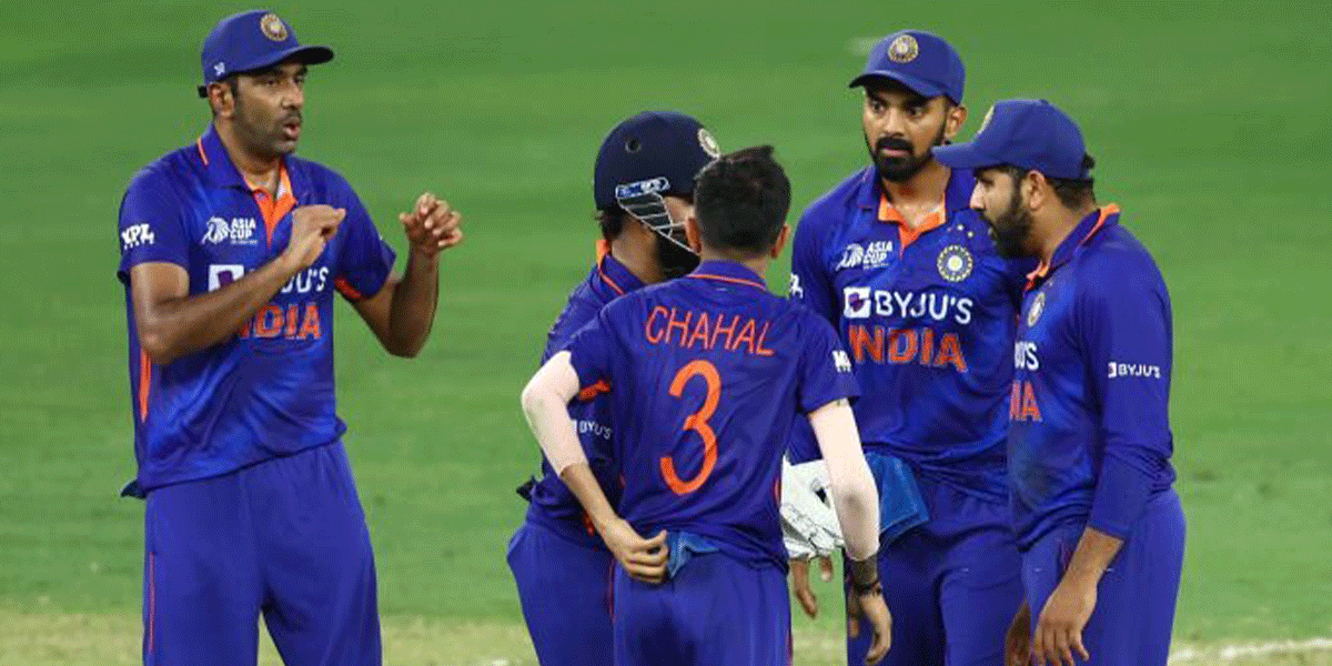 इन 3 खिलाड़ियों को सिर पर चढ़ाए रखते हैं रोहित शर्मा, खराब फॉर्म के बावजूद नहीं करते हैं टीम से बाहर