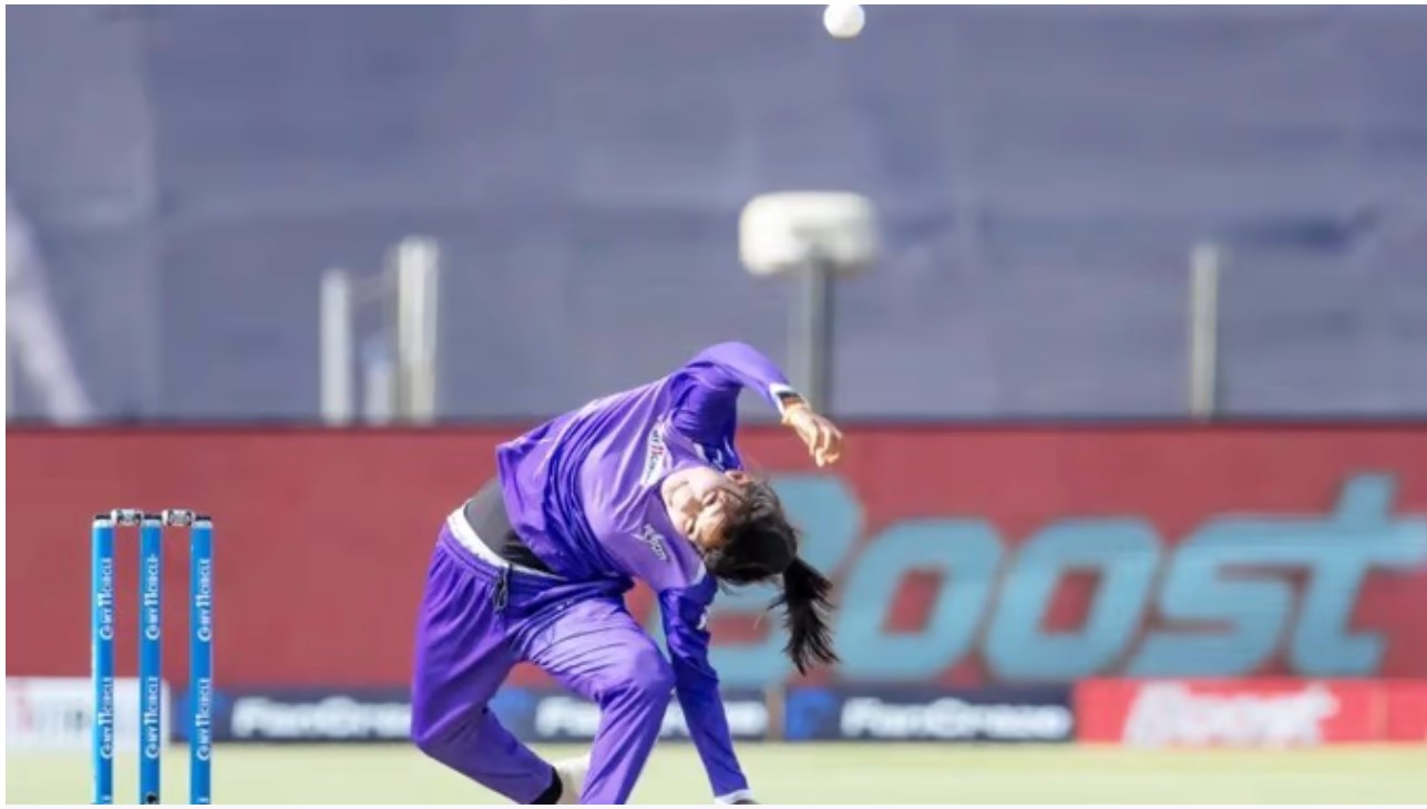 Maya Sonawane Weird Bowling style