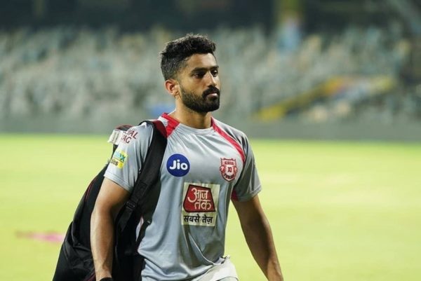 इस भारतीय खिलाड़ी के लिए तिहरा शतक बन गया गले की फांस! मिनटो में बर्बाद हो गया करियर