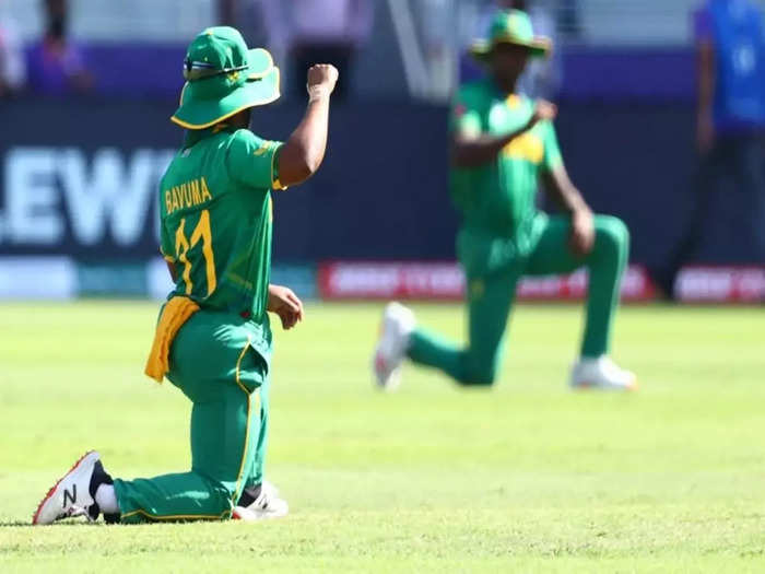 T20 World Cup 2021: Quinton de Kock के घुटने पर ना बैठने के फैसले पर बढ़ा विवाद, खिलाड़ी ने खुद को क...