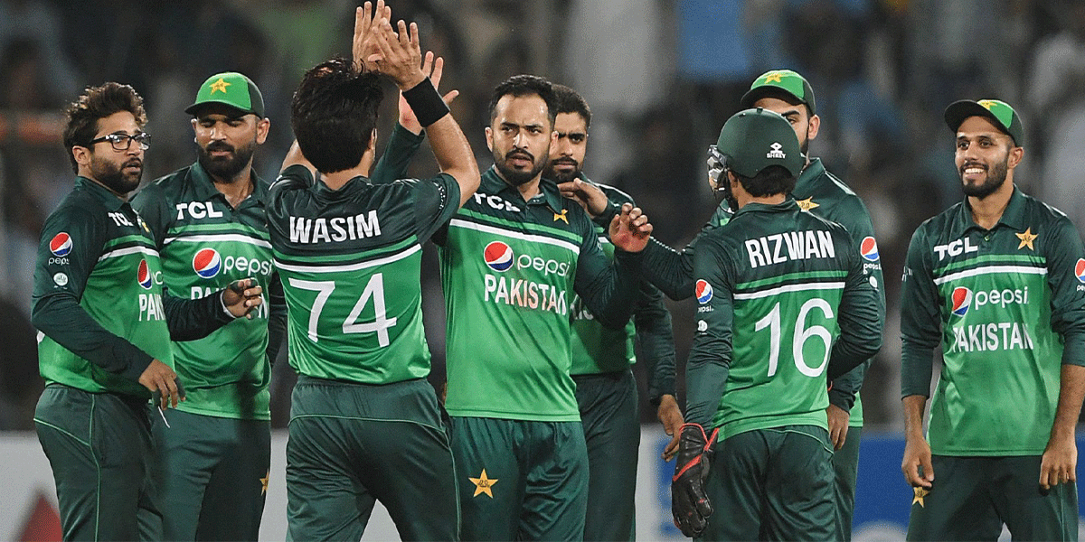 IND vs PAK: भारत के खिलाफ हाथ पर काली पट्टी बांध कर खेलेंगे पाकिस्तानी खिलाड़ी, जानिए आखिर क्या है इस...