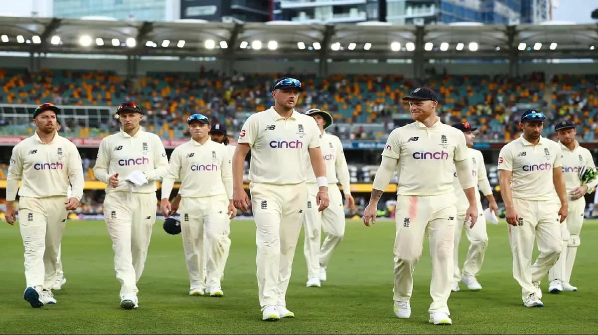 paul collingwood says england cricketers should get medal for playing ashes
