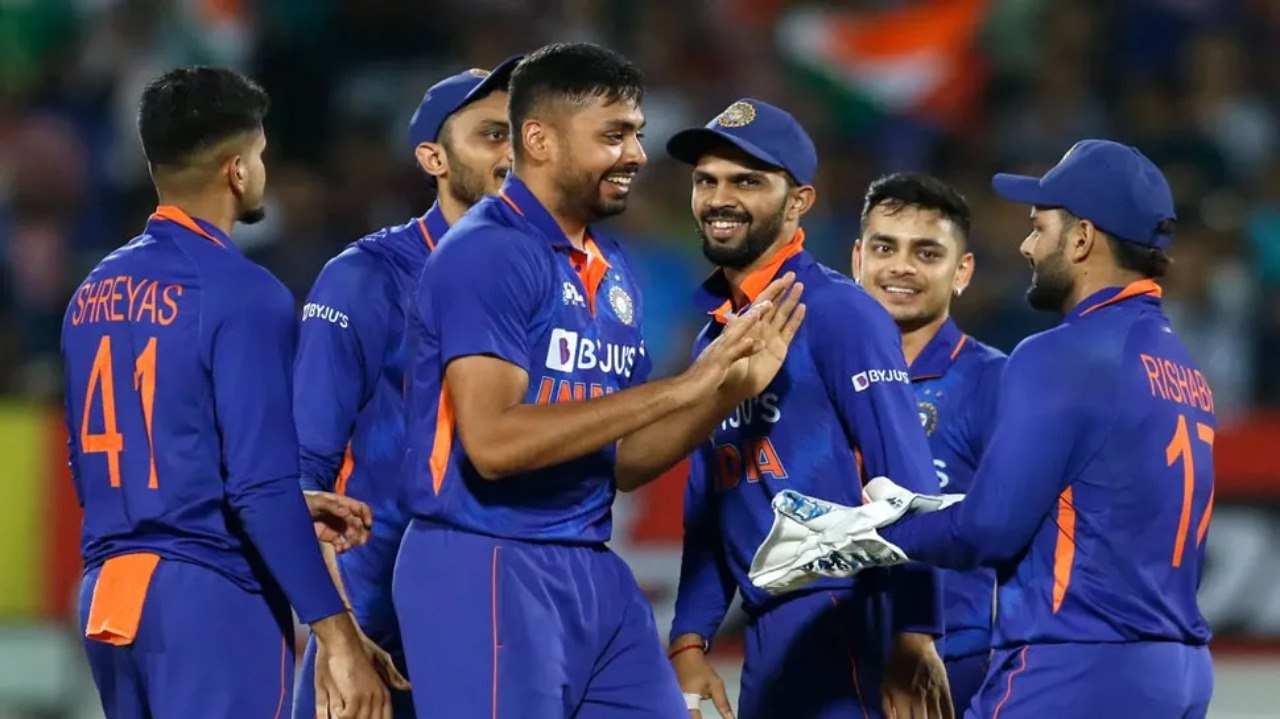 'अब खेलने का नहीं....का टाइम है...' दिनेश कार्तिक और आवेश के लिए ऐसा मीम साझा कर सुर्खियों में आए सह...
