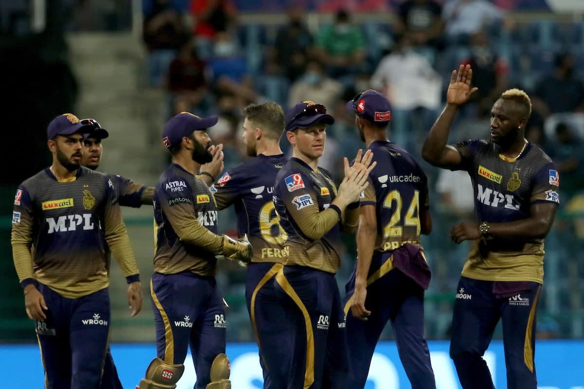 RCB vs KKR: आरसीबी पर कहर बनकर टूटे वरूण चक्रवर्ती, विराट से लेकर सभी दिग्गज हुए फेल