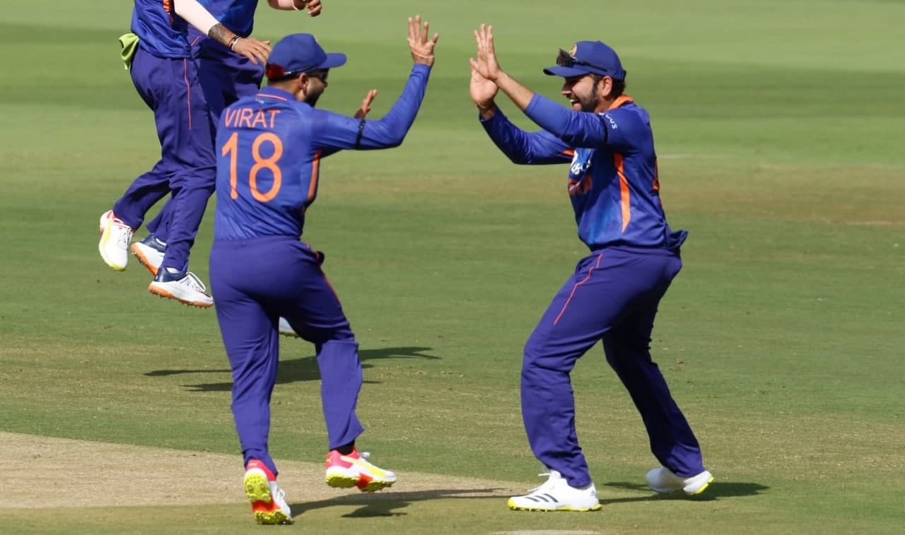 "रोहित शर्मा युवा खिलाड़ियों को कंफर्टेबल महसूस कराते हैं, विराट ऐसा नहीं करते"