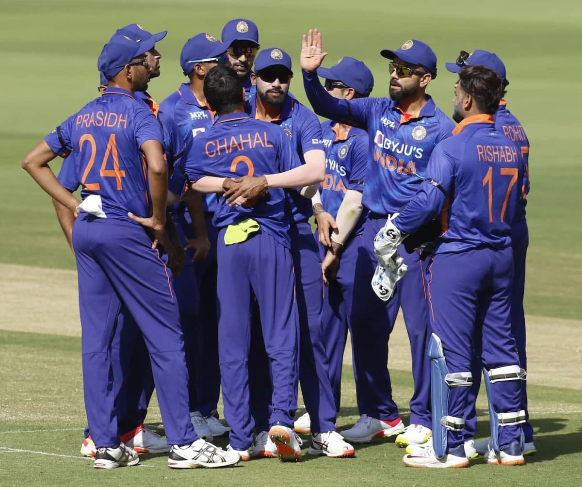 Team India former cricketers are congratulating on 1000th ODI victory