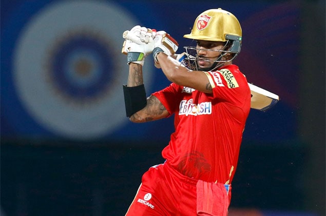 VIDEO: पहले ही ओवर में Shikhar Dhawan के प्राइवेट पार्ट में लगी चोट, दर्द से कराहते हुए फेंका विकेट