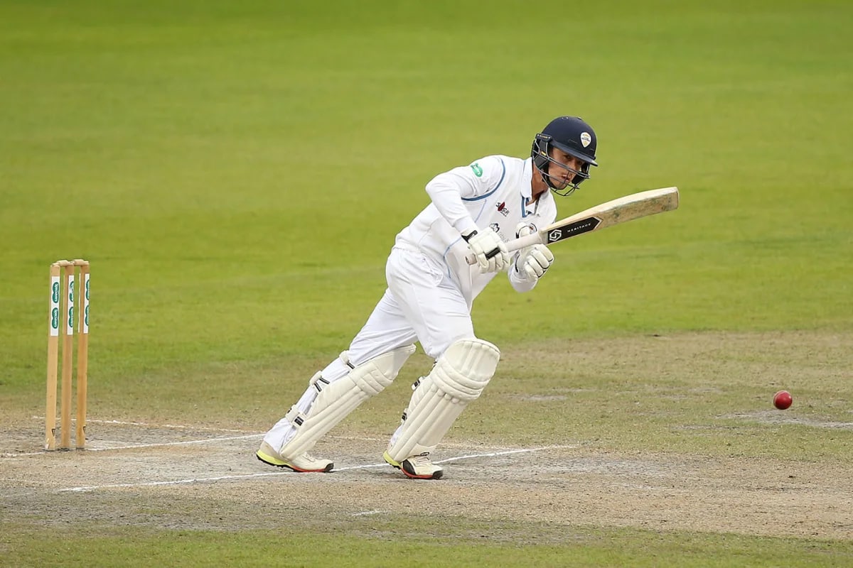 watch batter score boundary with his back of bat t20 blast